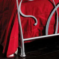 Letto matrimoniale in ferro artigianale con gambe coniche Zoe