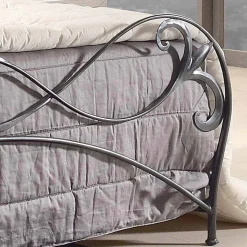 Letto matrimoniale in ferro con testata in lama forgiata Allison
