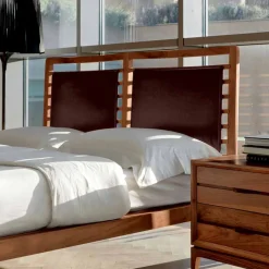 Letto matrimoniale in noce massello, made in Italy, Didimo