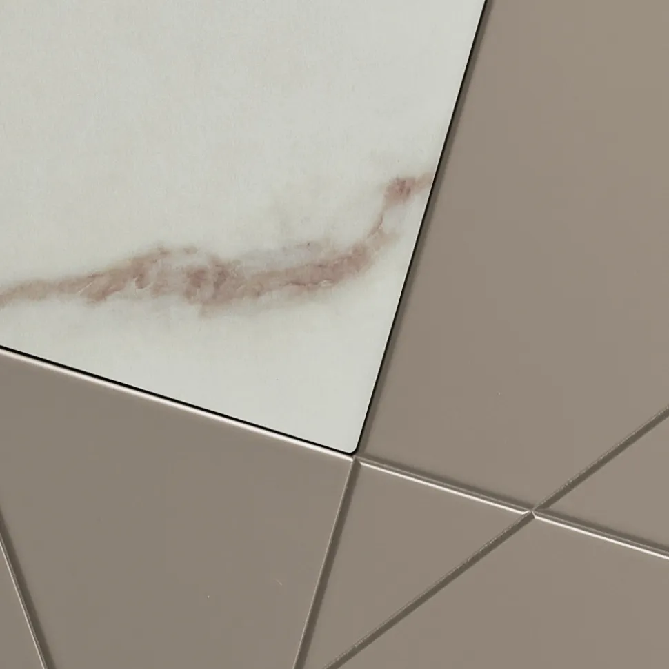 Madia con 4 Ante in MDF Laccato Pantografate e Inserti in Vetro Effetto Marmo - Danila