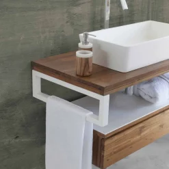 Mobile Bagno Sospeso in Teak con Portasalviette in Hi Macs® Bianco - Saverno