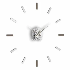 Orologio da parete Baba, disponibile nei colori metal, wengè e noce canaletto