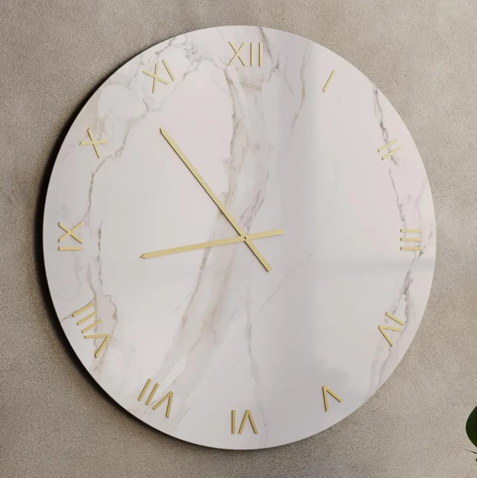 Orologio da Parete in Vetro Effetto Marmo Calacatta con Lancette in Ottone - Axis