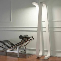 Piantana di design moderno realizzata in Italia, Sirolo