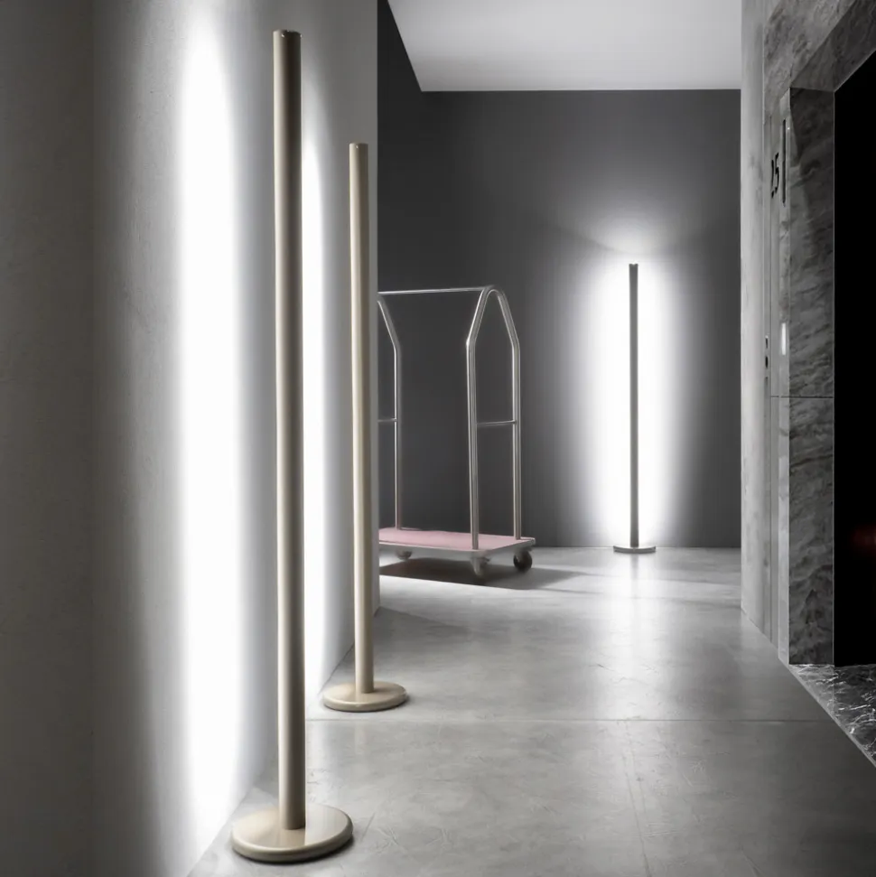 Piantana Moderna in Metallo con Doppia Illuminazione Made in Italy - Roman