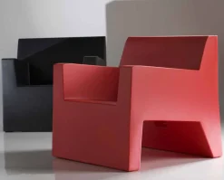 Poltrona da esterno di design Jut by Vondom, in resina di polietilene