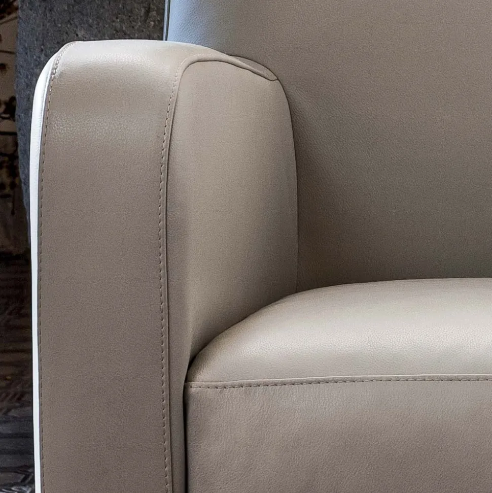 Poltrona da Salotto in Legno, Poliuretano Espanso e Metallo Made in Italy - Burlesco