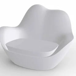 Poltrona in polietilene per esterno Sabinas by Vondom, design moderno
