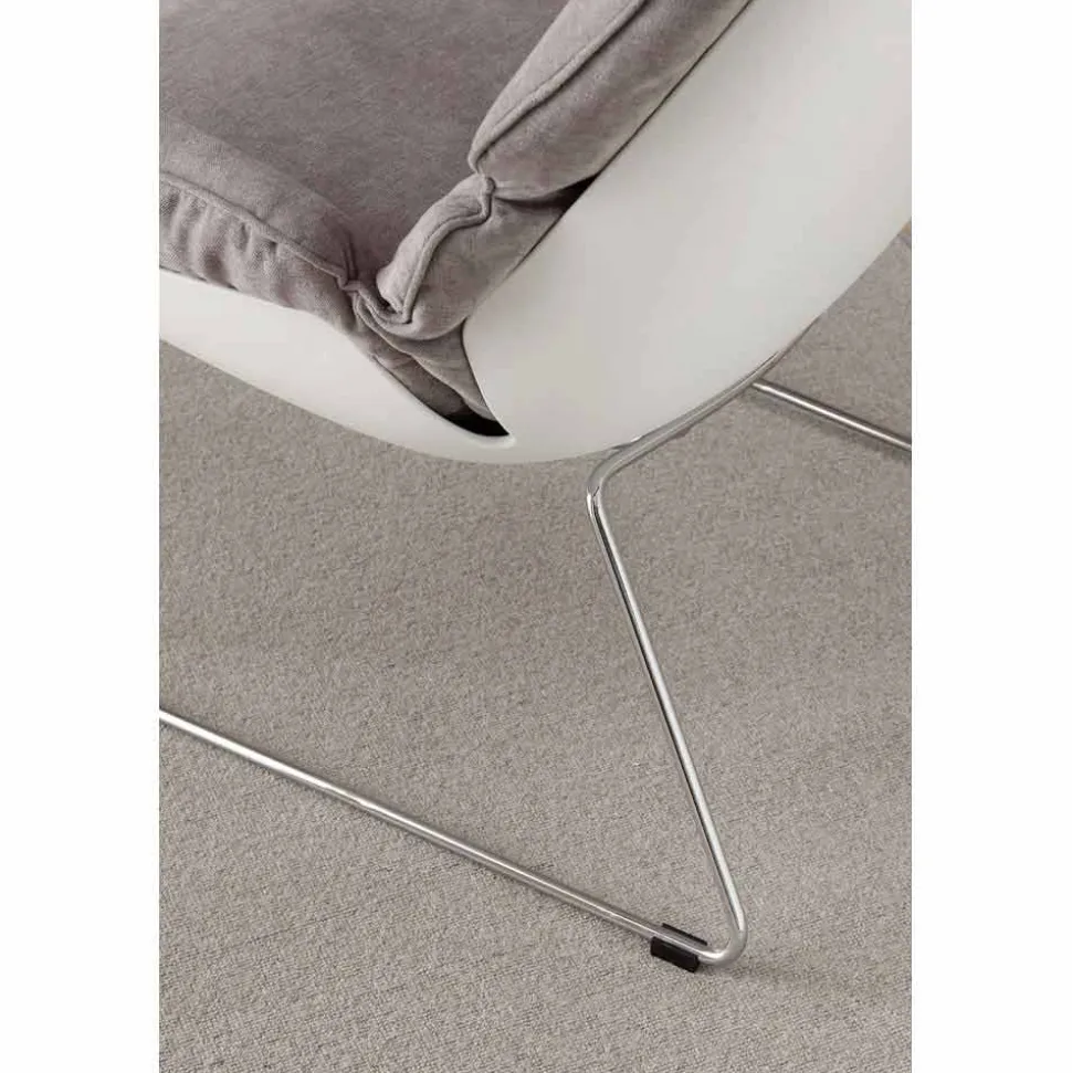 Poltrona in polipropilene bianco e cuscino soft grigio Betulla