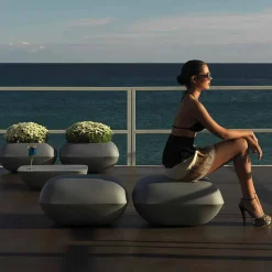 Pouf da esterno di design Pillow by Vondom in polietilene. 67x67 cm