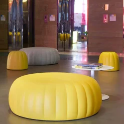 Pouf morbido colorato Slide Gelee in poliuretano prodotto in Italia