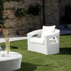 Salotto da Esterno in Polyrattan Marca REHAU e Cuscini Bianchi - Charmix
