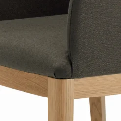 Sedia con Braccioli con Gambe in Legno e Seduta Imbottita Made in Italy - Bari