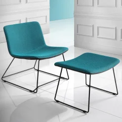 Sedia con Poggiapiedi in Tessuto Vulcano e Gambe in Metallo Made in Italy - Amane