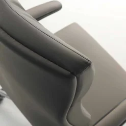 Sedia direzionale design moderno in vera pelle bovina tipo fiore Edda