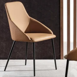 Sedia in Ecopelle con Schienale Decorato e Base in Metallo Nero, 2 Pezzi - Nima