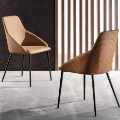 Sedia in Ecopelle con Schienale Decorato e Base in Metallo Nero, 2 Pezzi - Nima
