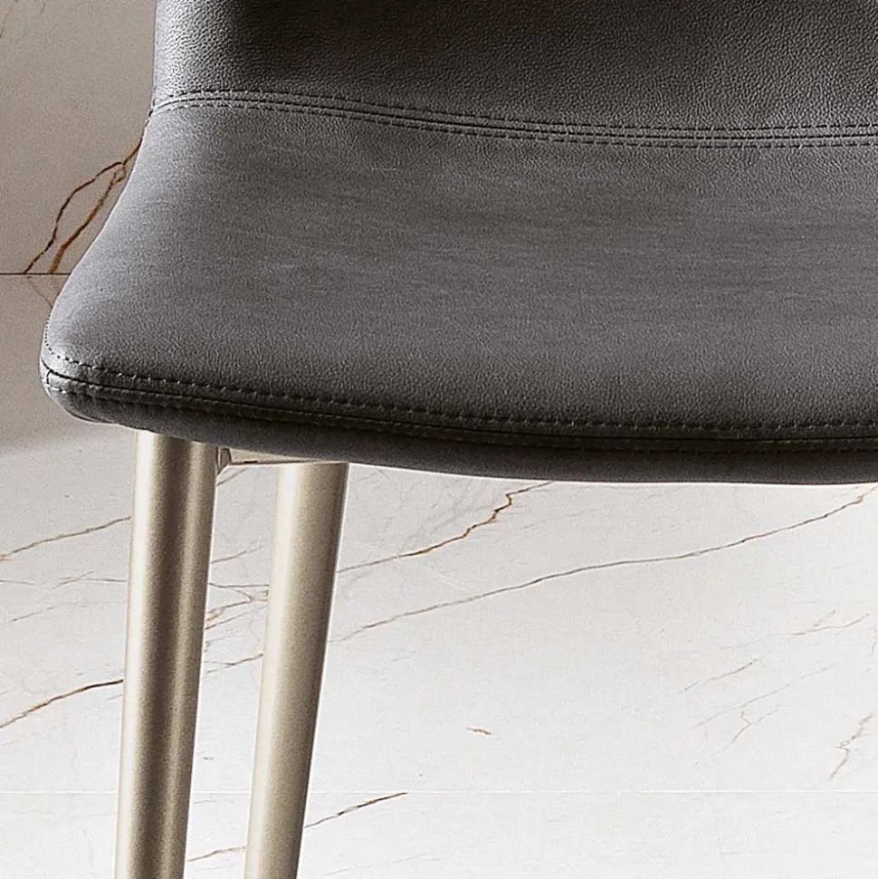 Sedia in Tessuto Fibrato Effetto Pelle e Gambe in Metallo Made in Italy - Amane