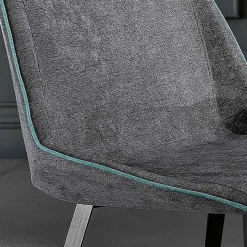 Sedia moderna in tessuto e gambe a triangolo fatta in Italia, Oriella
