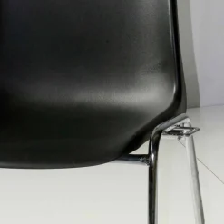 Sedia per Sala Riunioni o Sala Congressi Moderna in Metallo e ABS Nero – Zetica