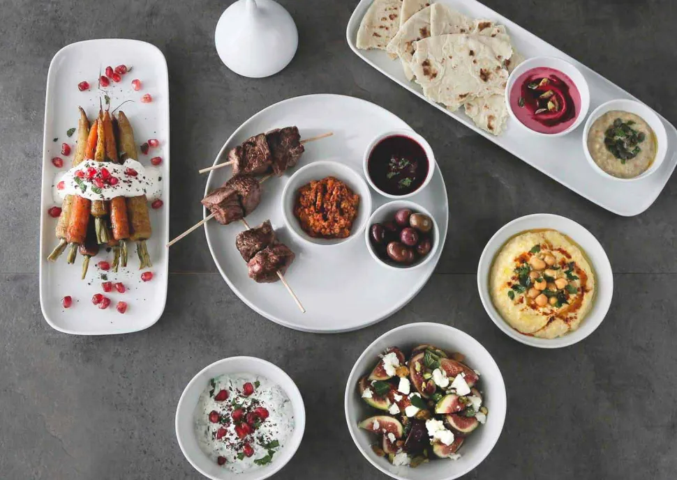 Servizio Piatti da Aperitivo in Porcellana Design Moderno 8 Pezzi - Galatino
