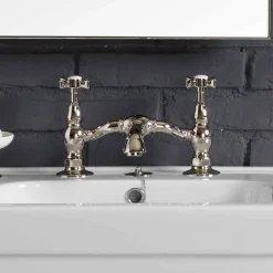 Set bagno con consolle vintage doppia in ceramica bianca su struttura Linear