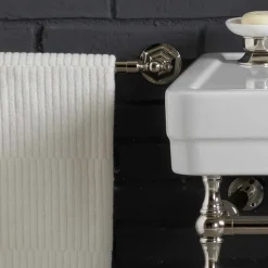Set bagno con consolle vintage doppia in ceramica bianca su struttura Linear