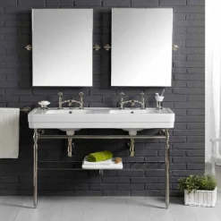 Set bagno con consolle vintage doppia in ceramica bianca su struttura Linear