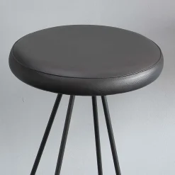 Sgabello con Struttura in Metallo Nero e Seduta in Ecopelle Nera - Miscia