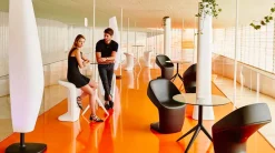Sgabello da esterno di design moderno Ufo by Vondom in polietilene