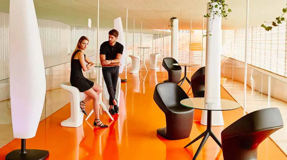 Sgabello da esterno di design moderno Ufo by Vondom in polietilene
