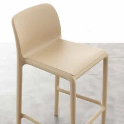 Sgabello in resina con fiberglass dal design moderno Grosseto