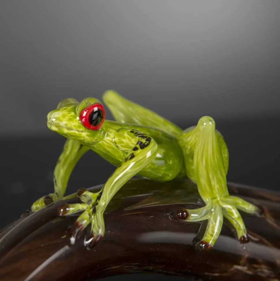 Statua a Forma di Rana su Ramo in Vetro Colorato Realizzata in Italia - Froggy