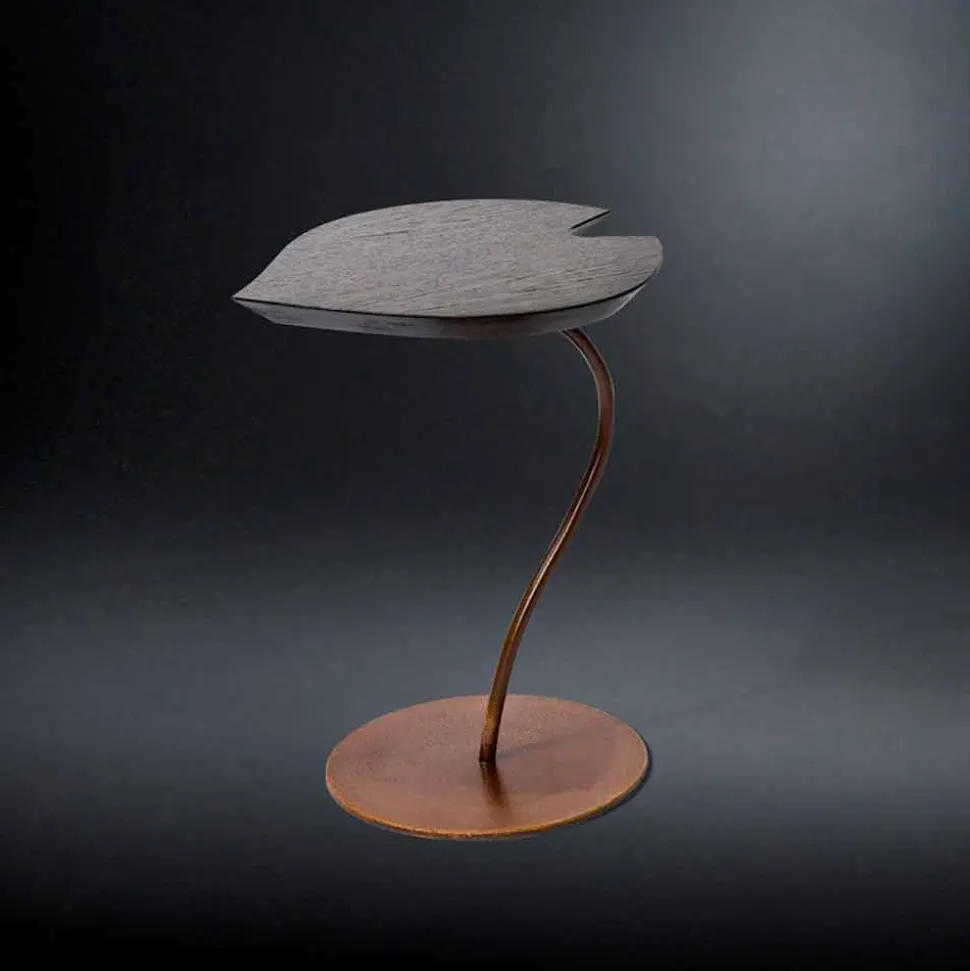 Tavolino di design in legno con base in ferro Leaf