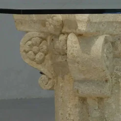 Tavolino in Pietra di Vicenza e cristallo scolpito a mano Balos