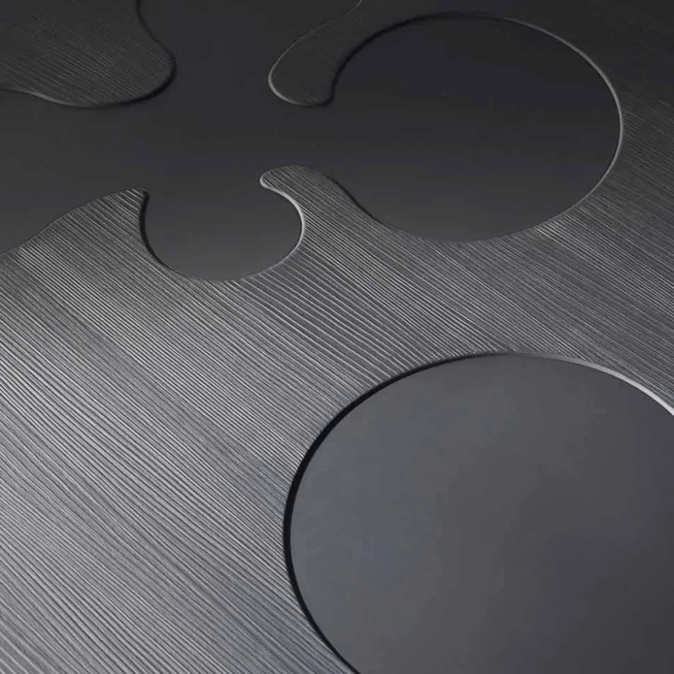 Tavolino moderno nero realizzato in legno di larice laccato Giglio