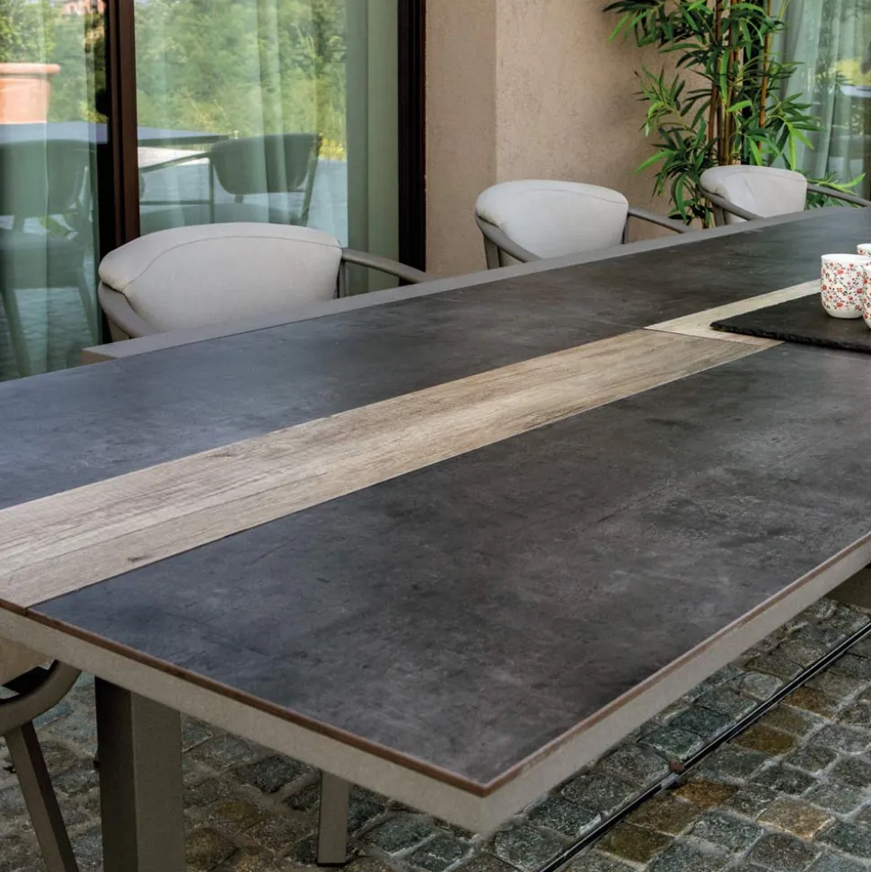 Tavolo Allungabile a 300 cm in Alluminio con Inserto in HPL - Righello