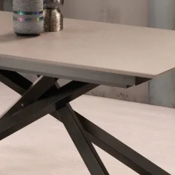 Tavolo allungabile di design con gambe in metallo, Lucera