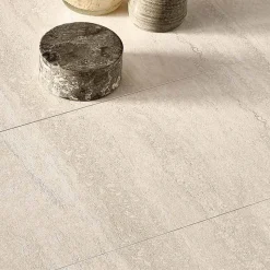 Tavolo Allungabile in Gres Porcellanato e Base in Metallo Verniciato - Arko