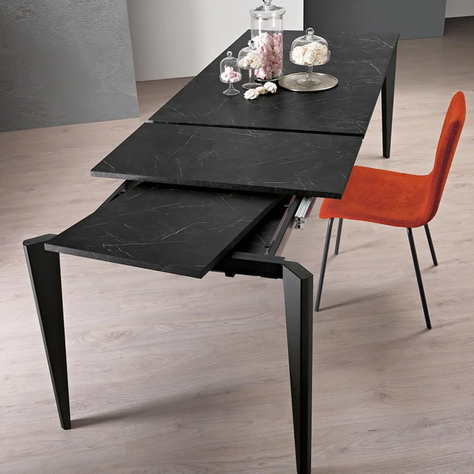 Tavolo Allungabile in Melaminico Finitura Marmo Nero Made in Italy - Ariel