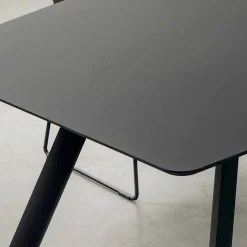 Tavolo Cucina in Fenix Stratificato e Alluminio Nero Made in Italy - Lingotto