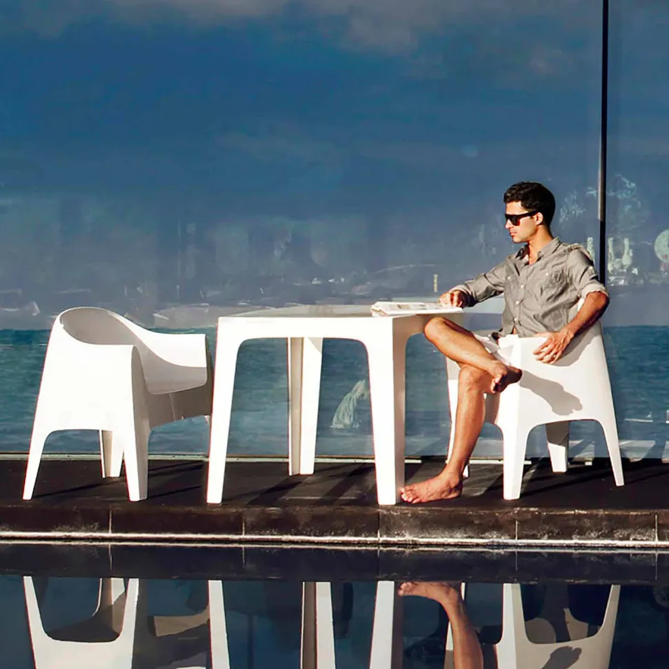 Tavolo da esterno quadrato Solid by Vondom in polipropilene, di design, 4 pezzi