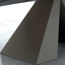 Tavolo di Design in Legno Impiallacciato e Acciaio Made in Italy – Dalmata