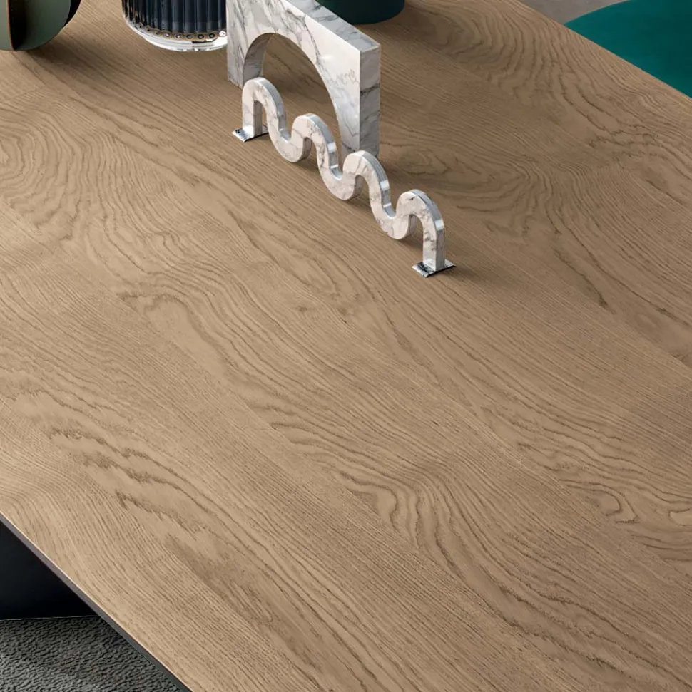Tavolo Fisso in Rovere Impiallacciato e Base in Metallo Verniciato - Milo