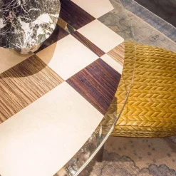 Tavolo rotondo modeno con piano in vetro e intarsi di legno Ozzy