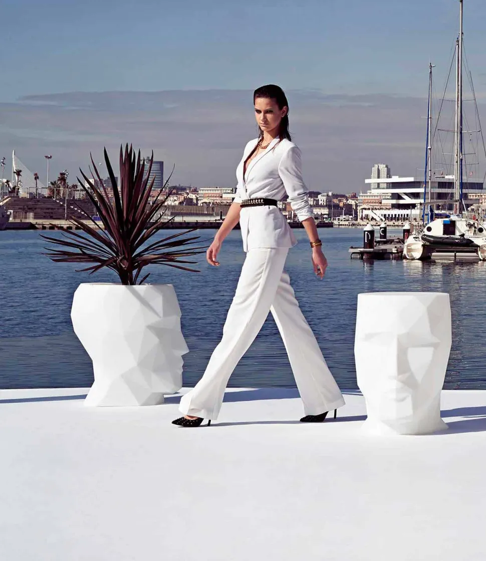Tavolo / sgabello per esterno di design Adan by Vondom, in polietilene