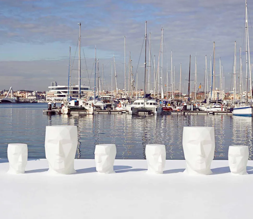 Tavolo / sgabello per esterno di design Adan by Vondom, in polietilene