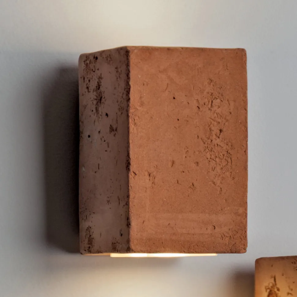 Toscot Smith applique da giardino a LED in terracotta, fatta a mano