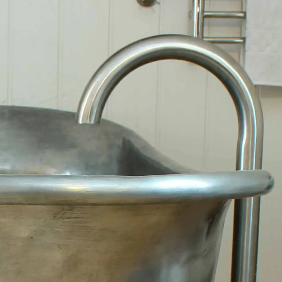 Vasca da bagno freestanding in rame con finitura in ferro bianco vintage Julia