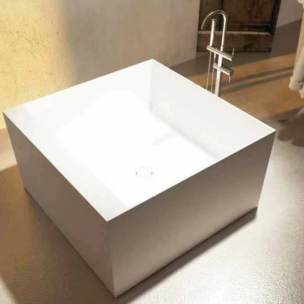 Vasca da bagno quadrata freestanding di design Argentera, made in Italy